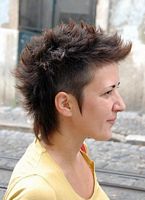 cieniowane fryzury krótkie - uczesanie damskie z włosów krótkich cieniowanych zdjęcie numer 91B